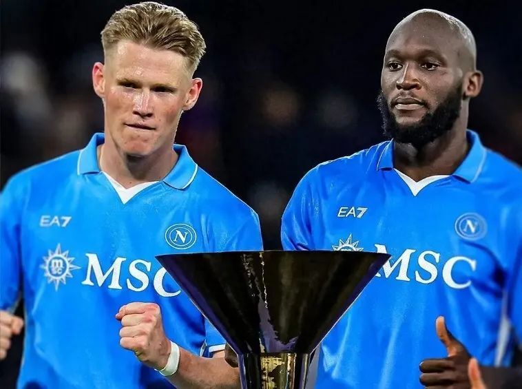 两队在球场 两队在球场