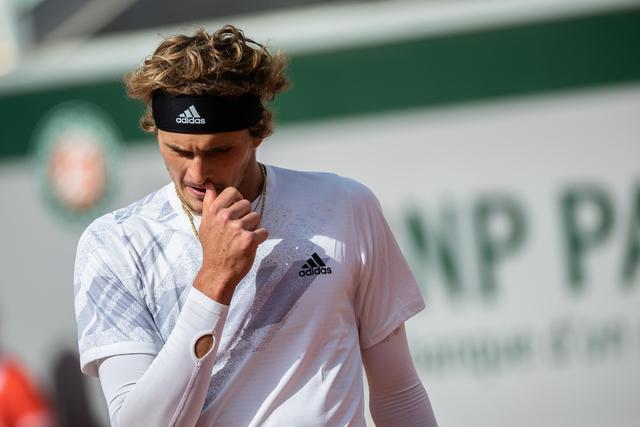 他们似乎依 他们似乎依